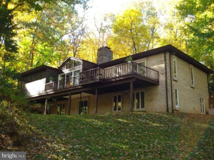817 Turkey Run Road McLean, VA 22101 - Photo 15 of 18 Exterior (Rear)