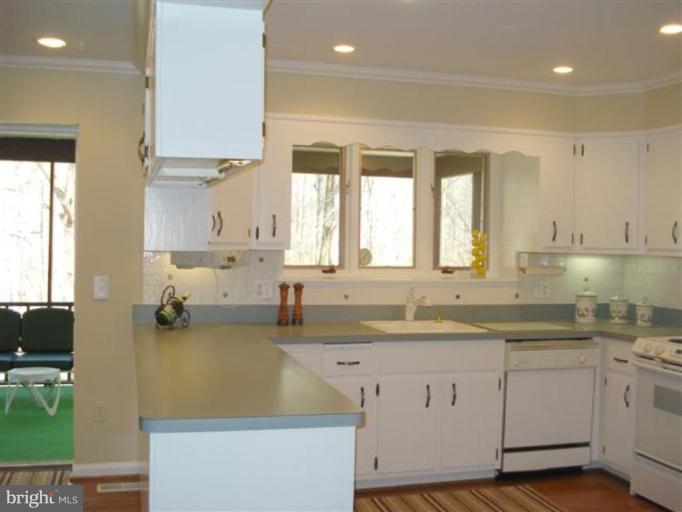 817 Turkey Run Road McLean, VA 22101 - Photo 10 of 18 Kitchen