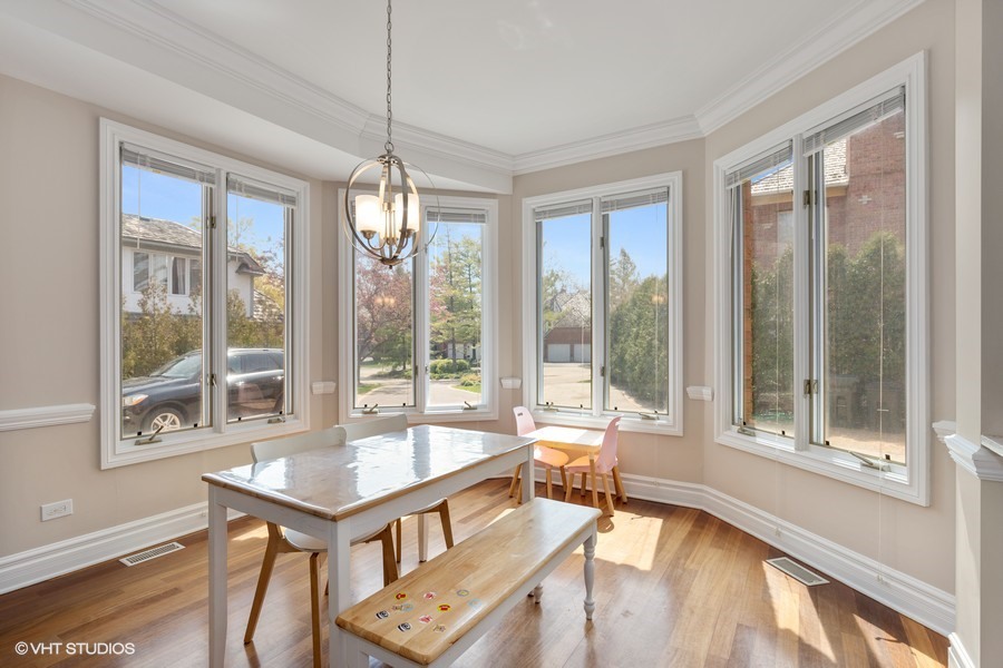 1032 Mar Ln Drive Lake Forest, IL 60045 - Photo 4 of 22 a living room with furniture and a floor to ceiling window