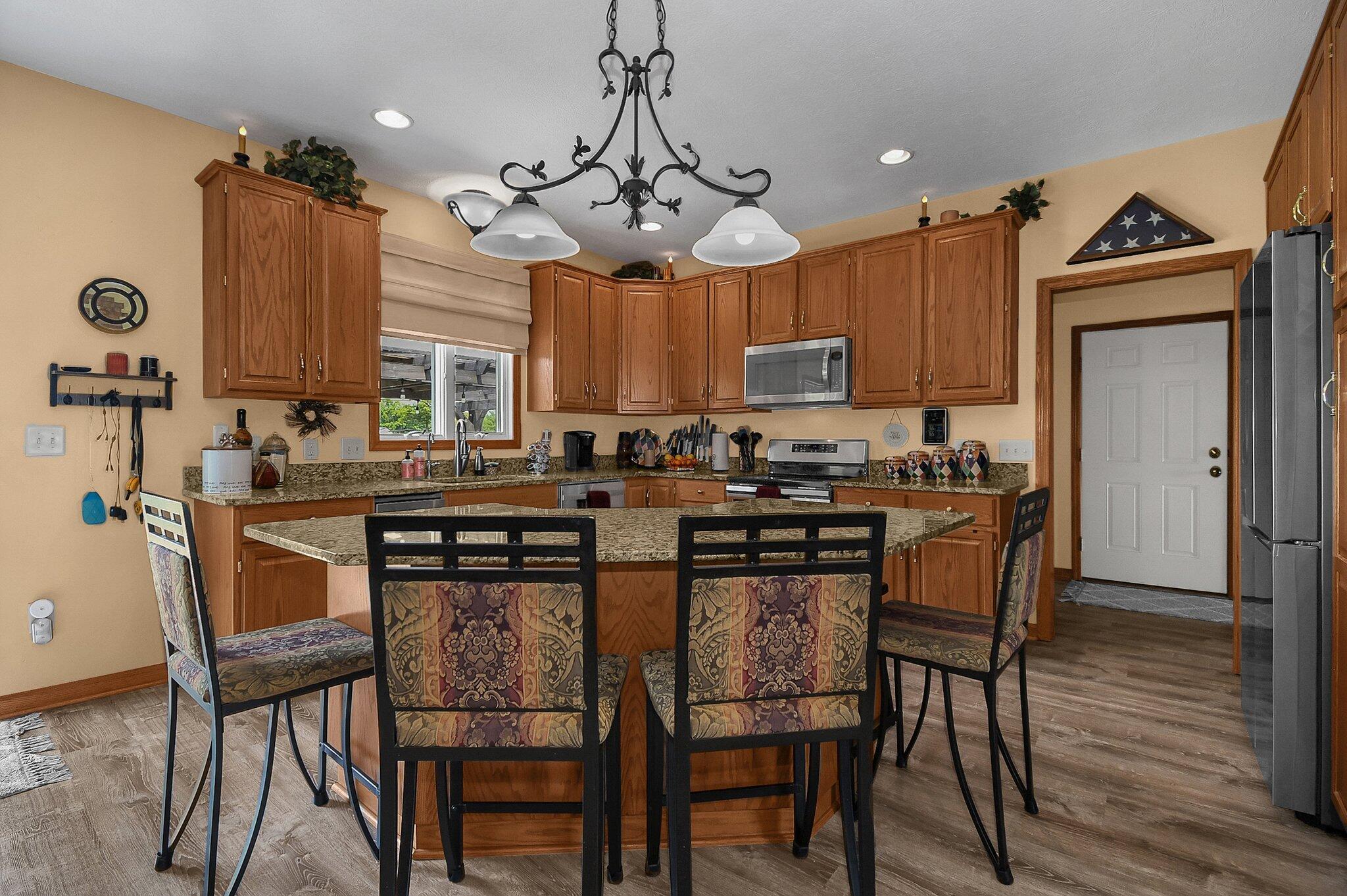 13790 Taylor Road Plain City, OH 43064 - Photo 18 of 70 Island Seating