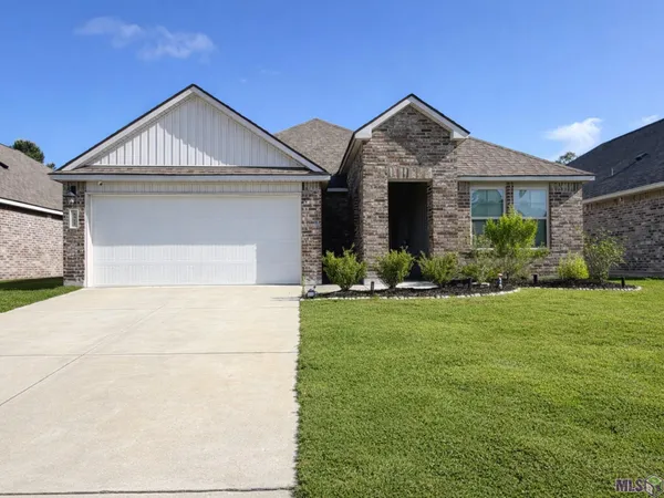 $265,000 | 8311 Rosemary Avenue, Denham Springs, LA 70726