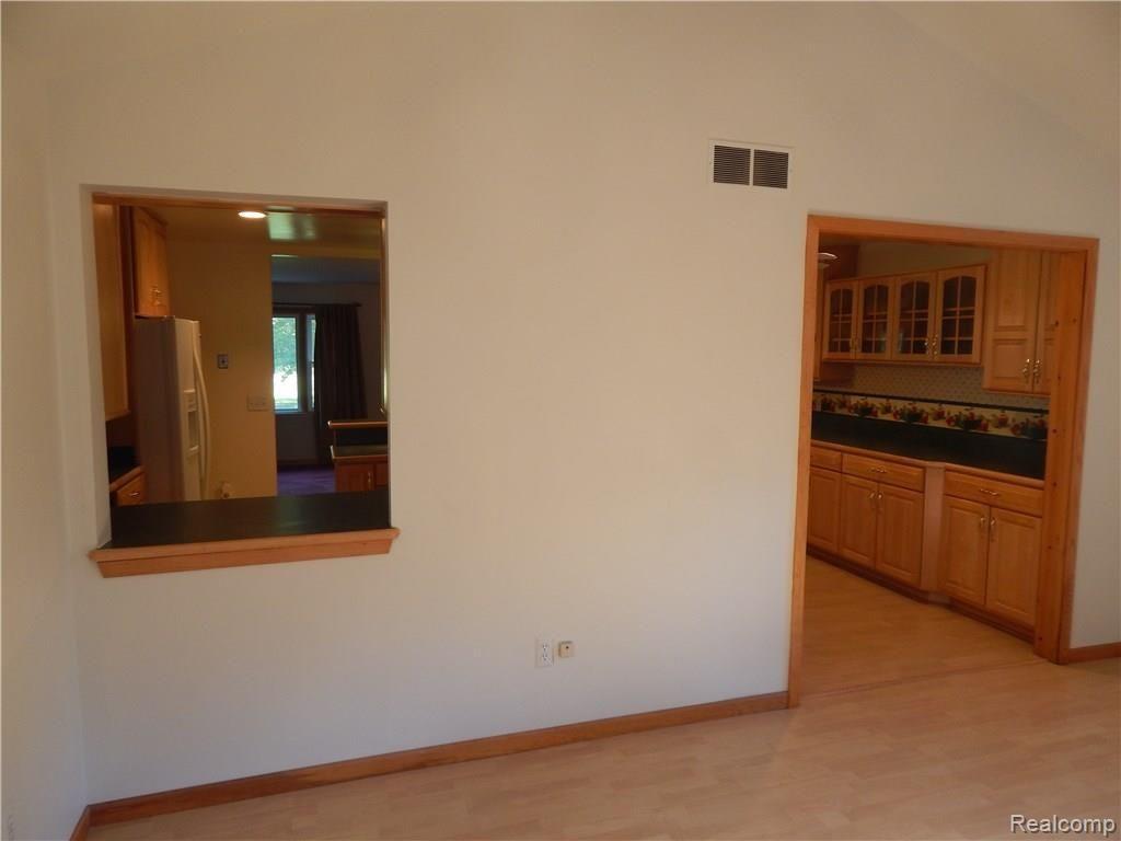 9229 West Allen Road Fowlerville, MI 48836 - Photo 17 of 29 Florida Room with Passway