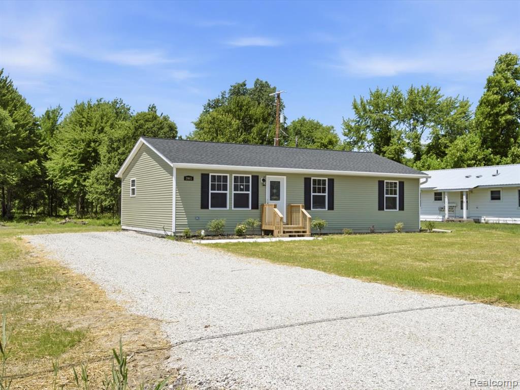 2941 Beach Road Port Huron, MI 48060 - Photo 2 of 30 Gallery Image 2