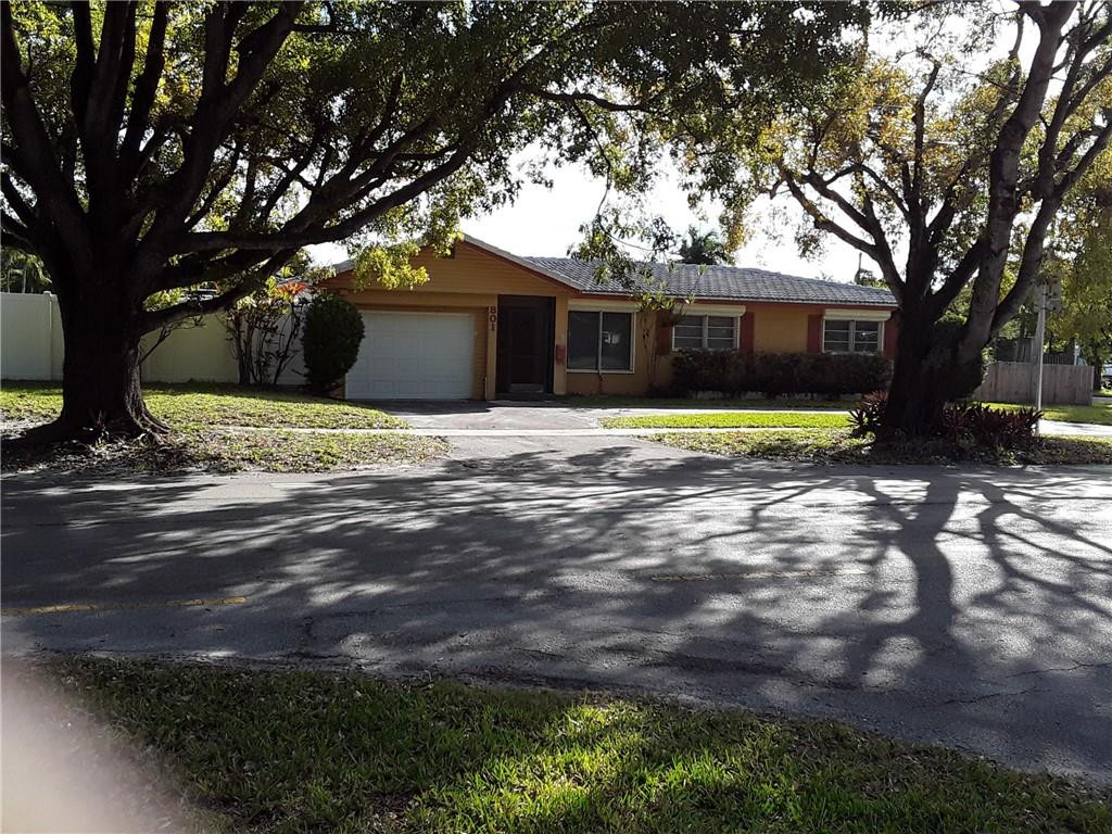 801 North Park Road Hollywood, FL 33021 - Photo 2 of 12 Tree-lined Street