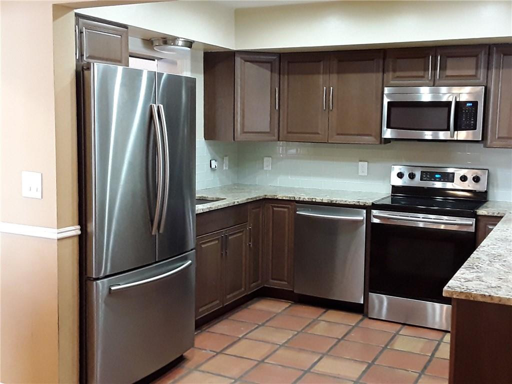801 North Park Road Hollywood, FL 33021 - Photo 3 of 12 Kitchen