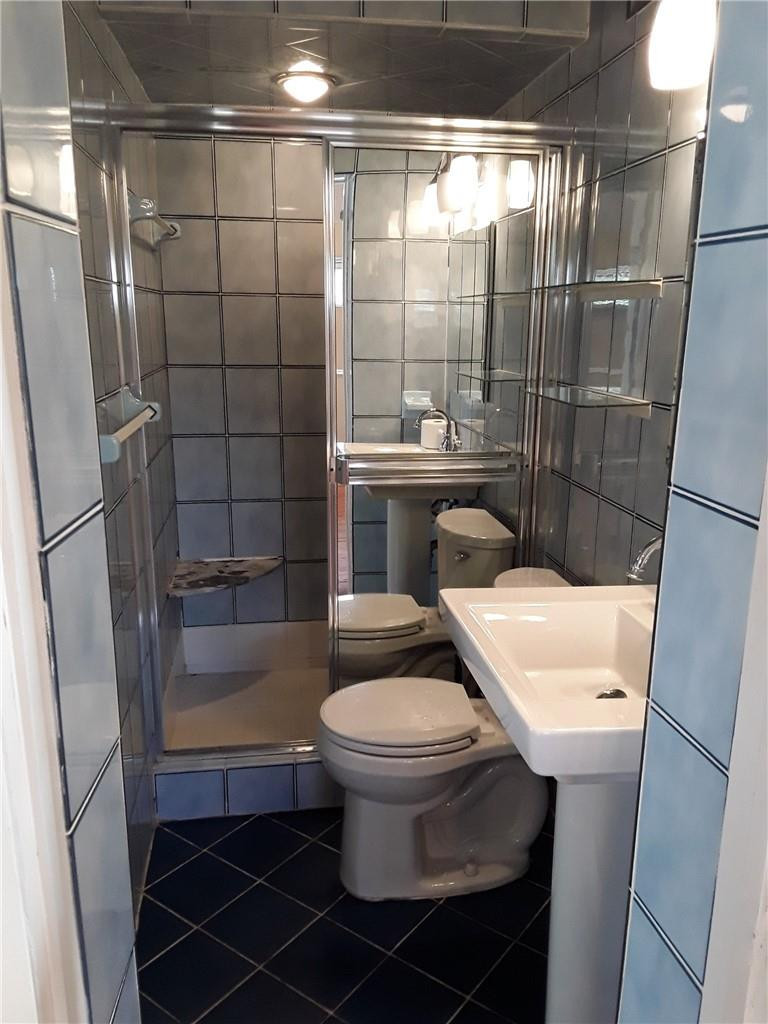 801 North Park Road Hollywood, FL 33021 - Photo 5 of 12 Bathroom
