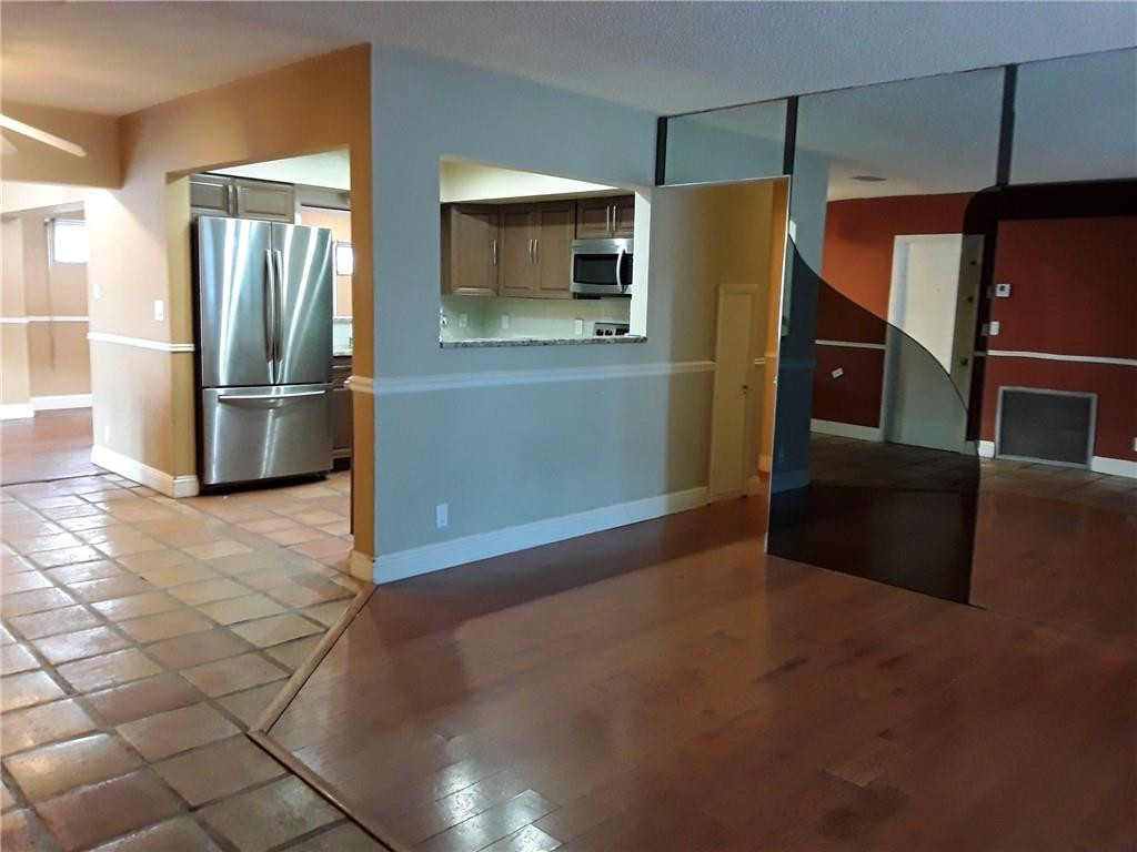 801 North Park Road Hollywood, FL 33021 - Photo 6 of 12 Living Area