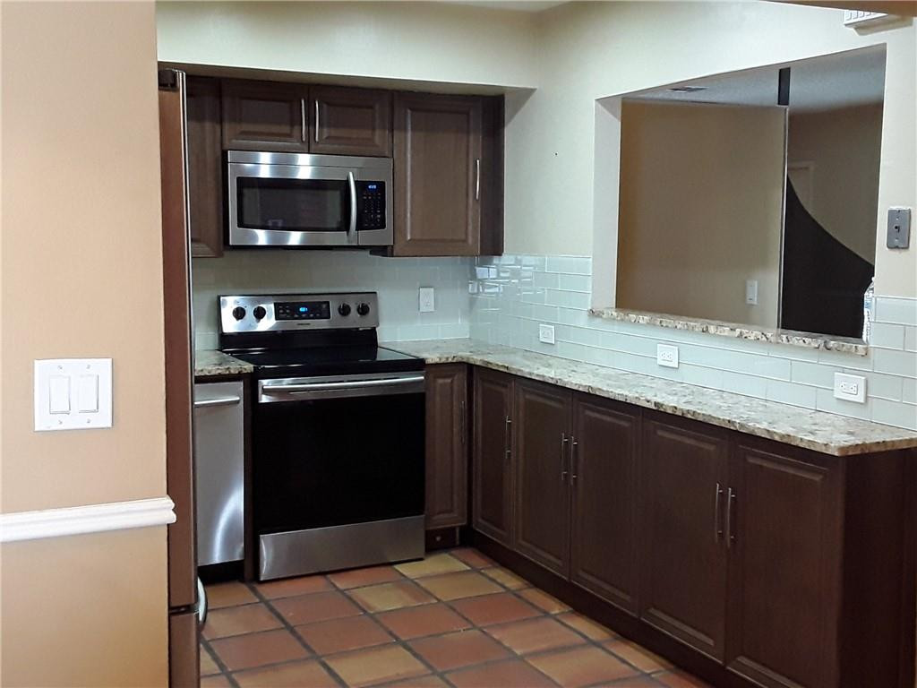 801 North Park Road Hollywood, FL 33021 - Photo 9 of 12 kitchen