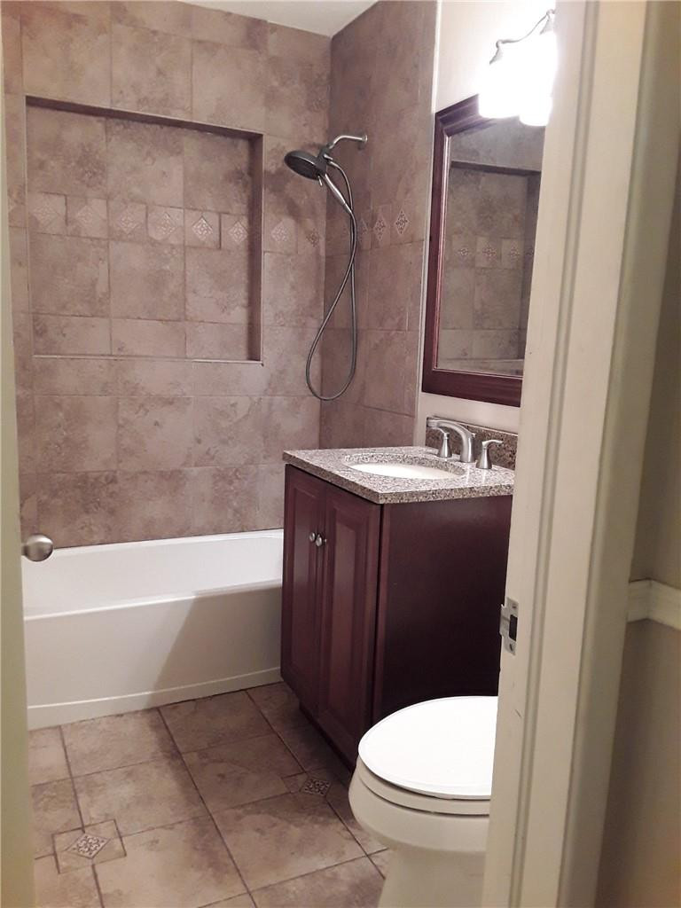 801 North Park Road Hollywood, FL 33021 - Photo 10 of 12 bathroom