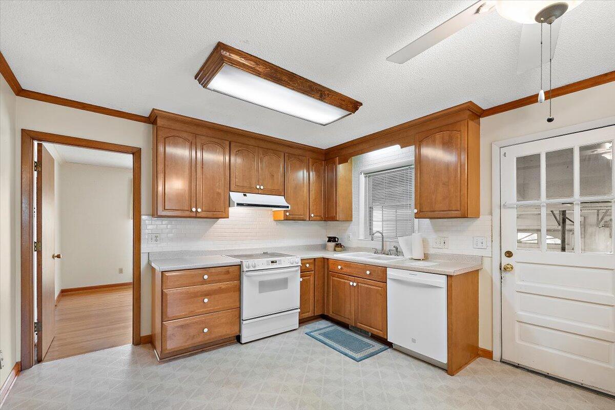 109 Hampton Avenue Goose Creek, SC 29445 - Photo 11 of 34 Kitchen