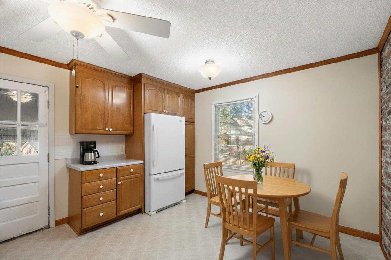 109 Hampton Avenue Goose Creek, SC 29445 - Photo 12 of 34 Eat-in kitchen