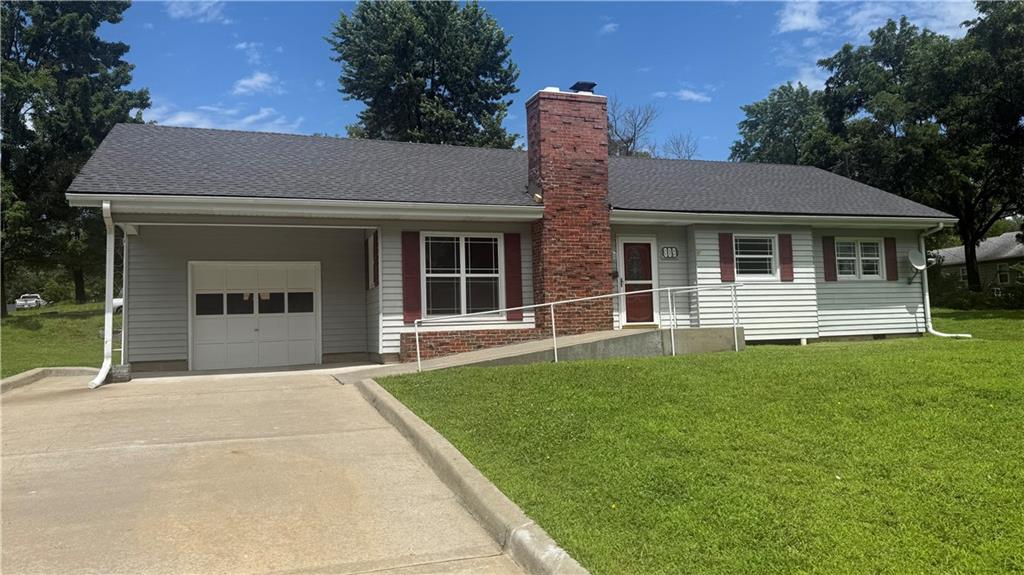 809 Anderson Street Warrensburg, MO 64093 - Photo 1 of 13