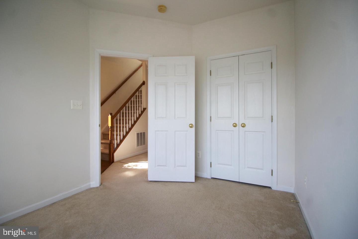 25073 Riding Center Drive Chantilly, VA 20152 - Photo 5 of 29 Gallery Image 5