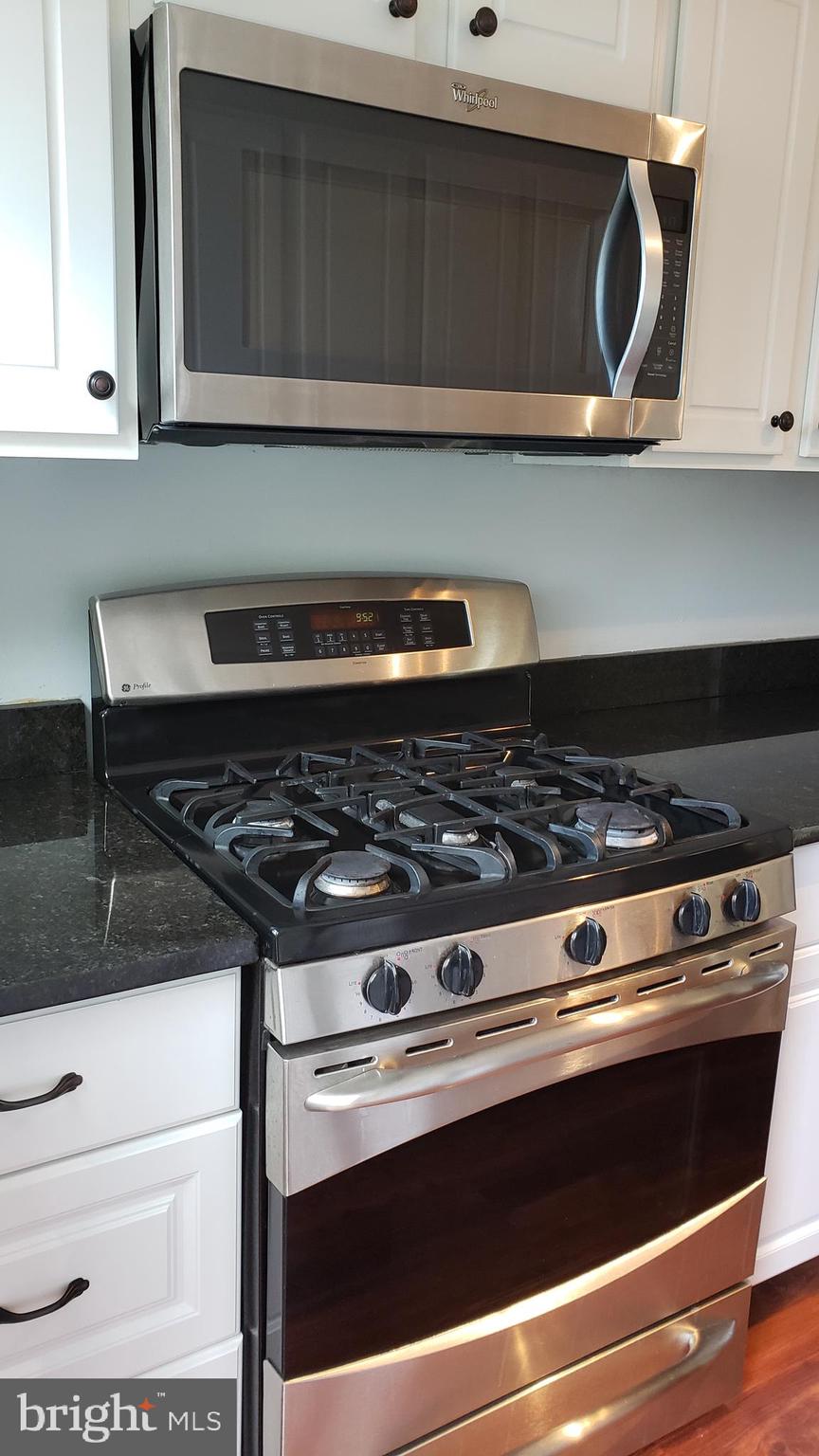 600 Braeside Road Baltimore, MD 21229 - Photo 11 of 32 KITCHEN WITH BUILT-IN MICROWAVE