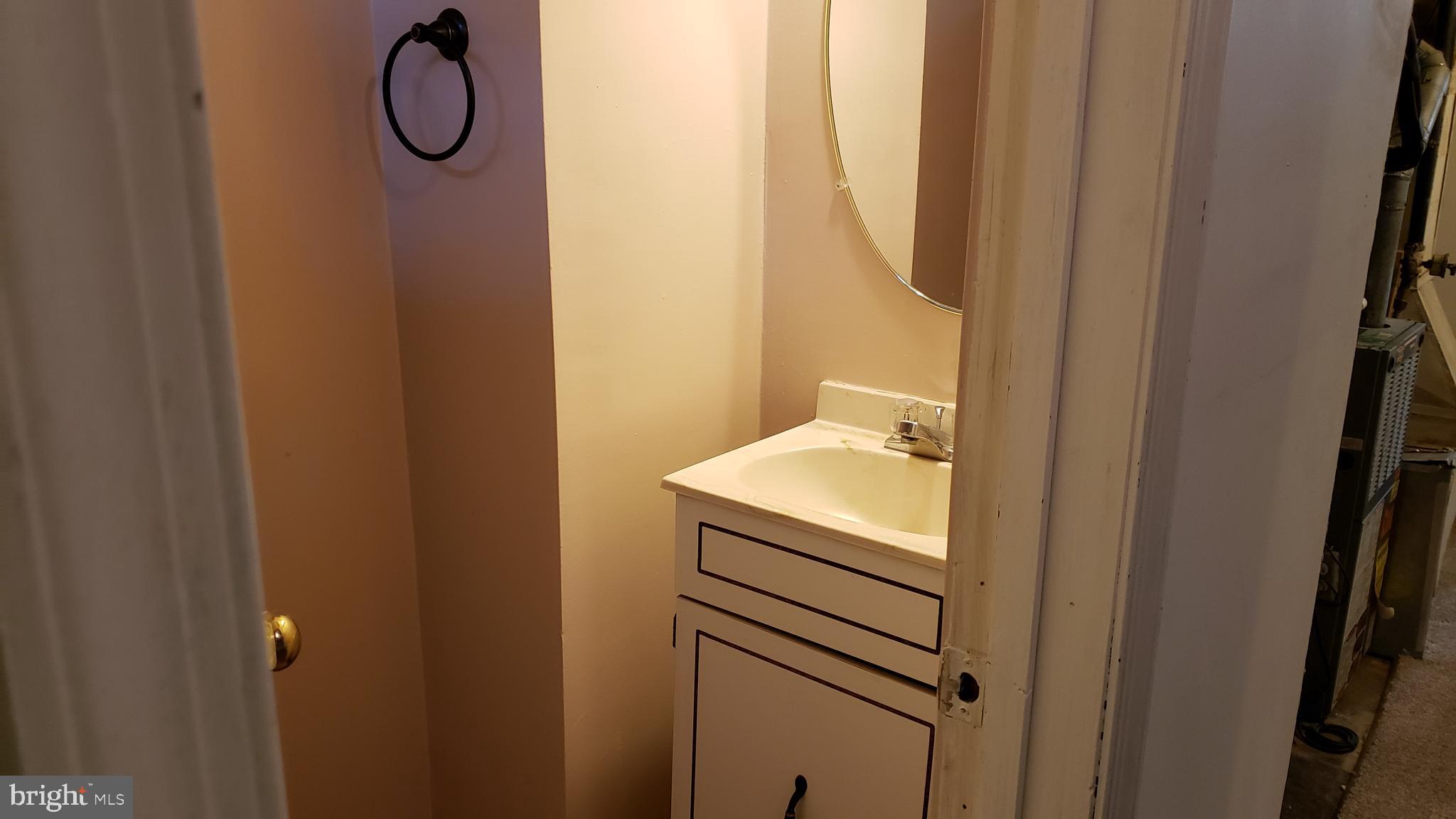 600 Braeside Road Baltimore, MD 21229 - Photo 24 of 32 LOWER LEVEL POWDER ROOM