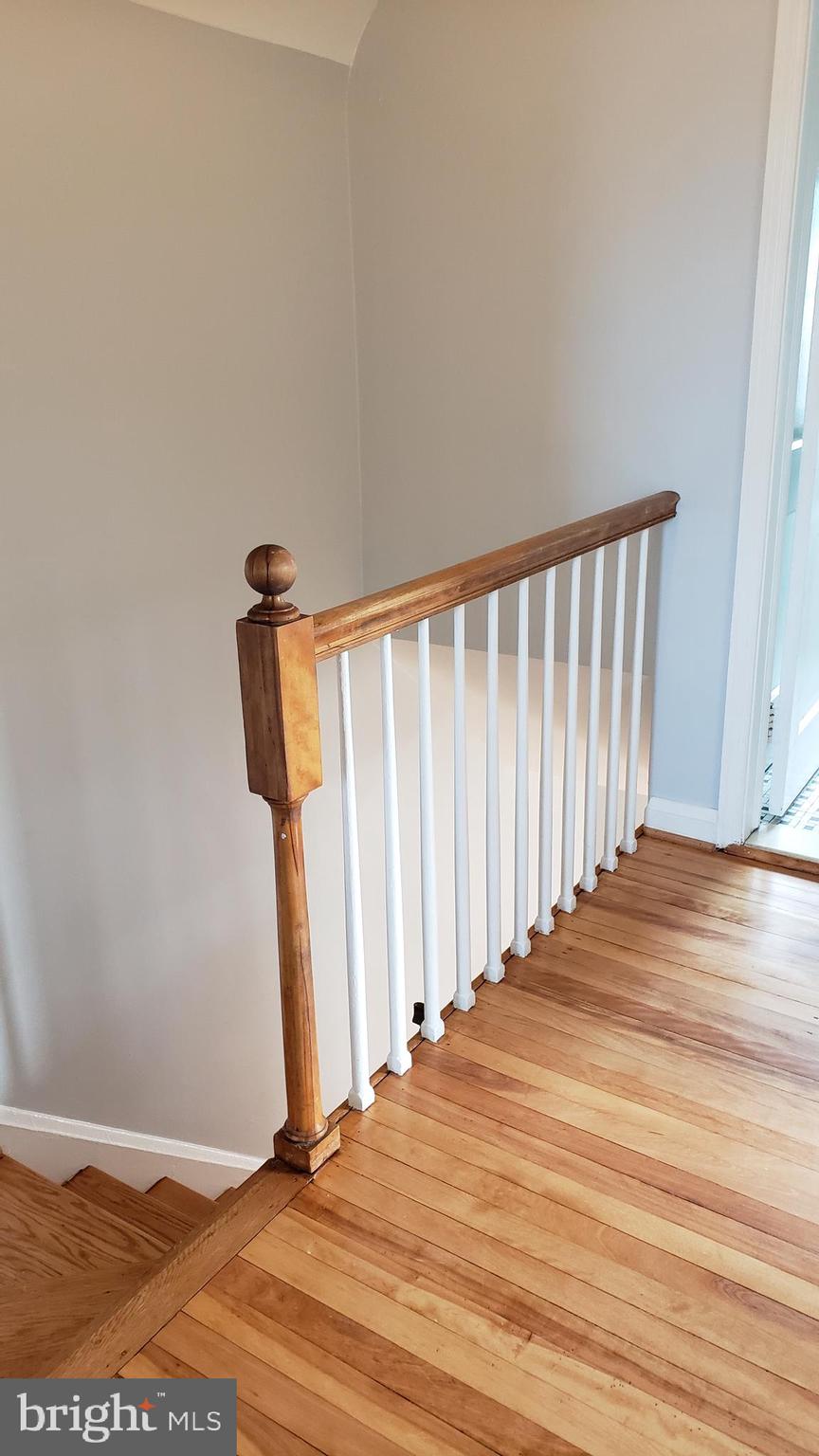 600 Braeside Road Baltimore, MD 21229 - Photo 28 of 32 HALLWAY UPSTAIRS