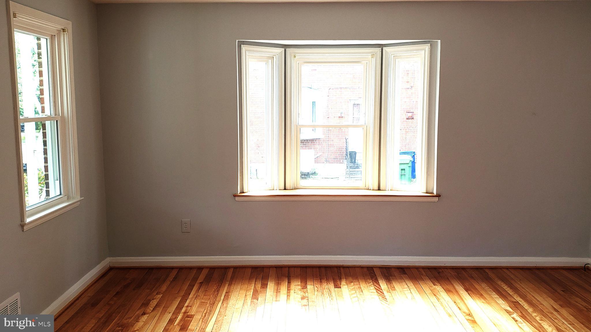 600 Braeside Road Baltimore, MD 21229 - Photo 4 of 32 BAY WINDOW IN LIVING ROOM