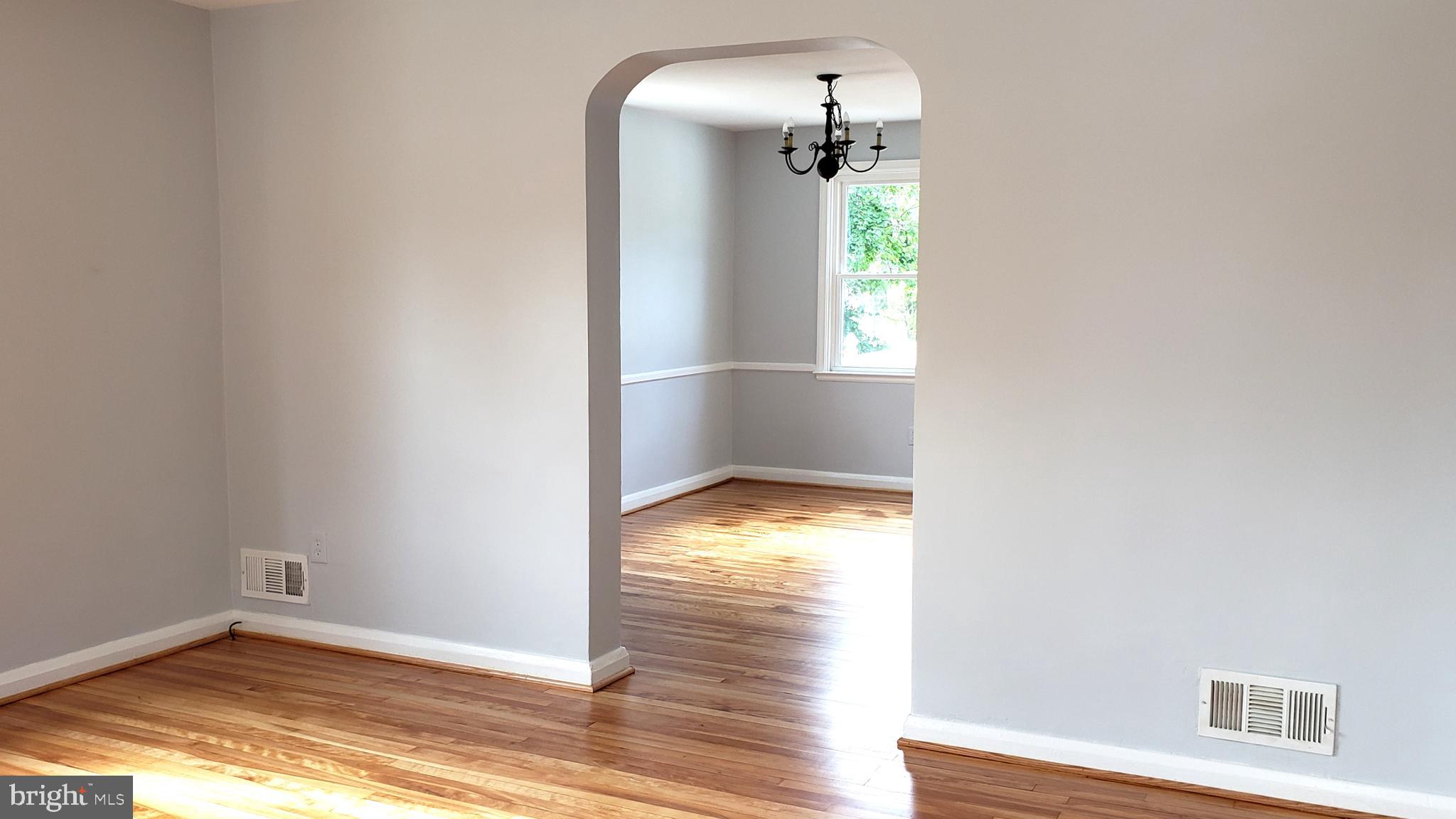 600 Braeside Road Baltimore, MD 21229 - Photo 5 of 32 LIVING ROOM ENTRANCE TO DINING ROOM