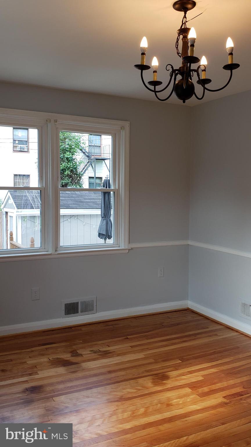 600 Braeside Road Baltimore, MD 21229 - Photo 6 of 32 DINING ROOM