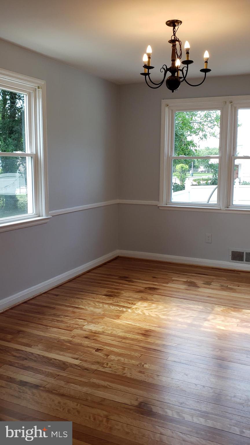 600 Braeside Road Baltimore, MD 21229 - Photo 7 of 32 DINING ROOM