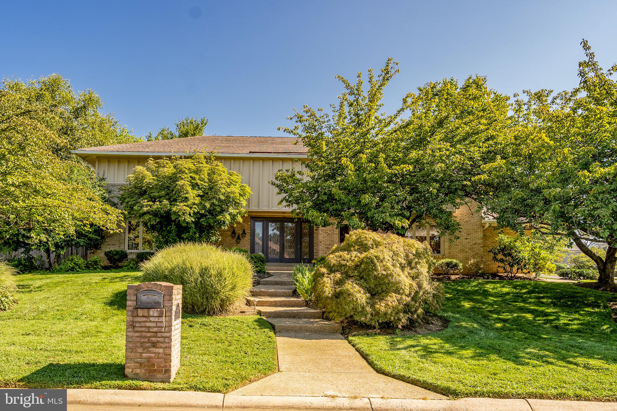 9901 Bluegrass Road Potomac, MD 20854 - Photo 2 of 29 Welcome Home!