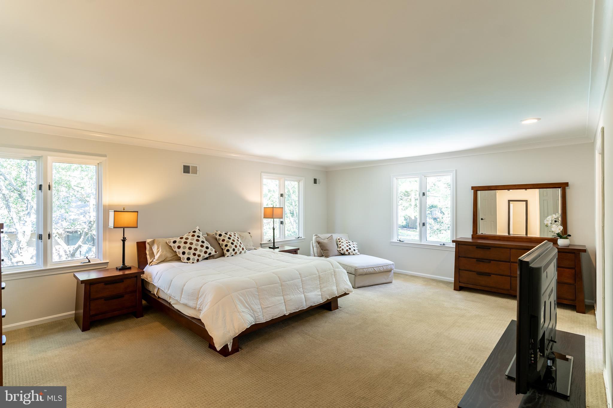 9901 Bluegrass Road Potomac, MD 20854 - Photo 12 of 29 Primary Suite