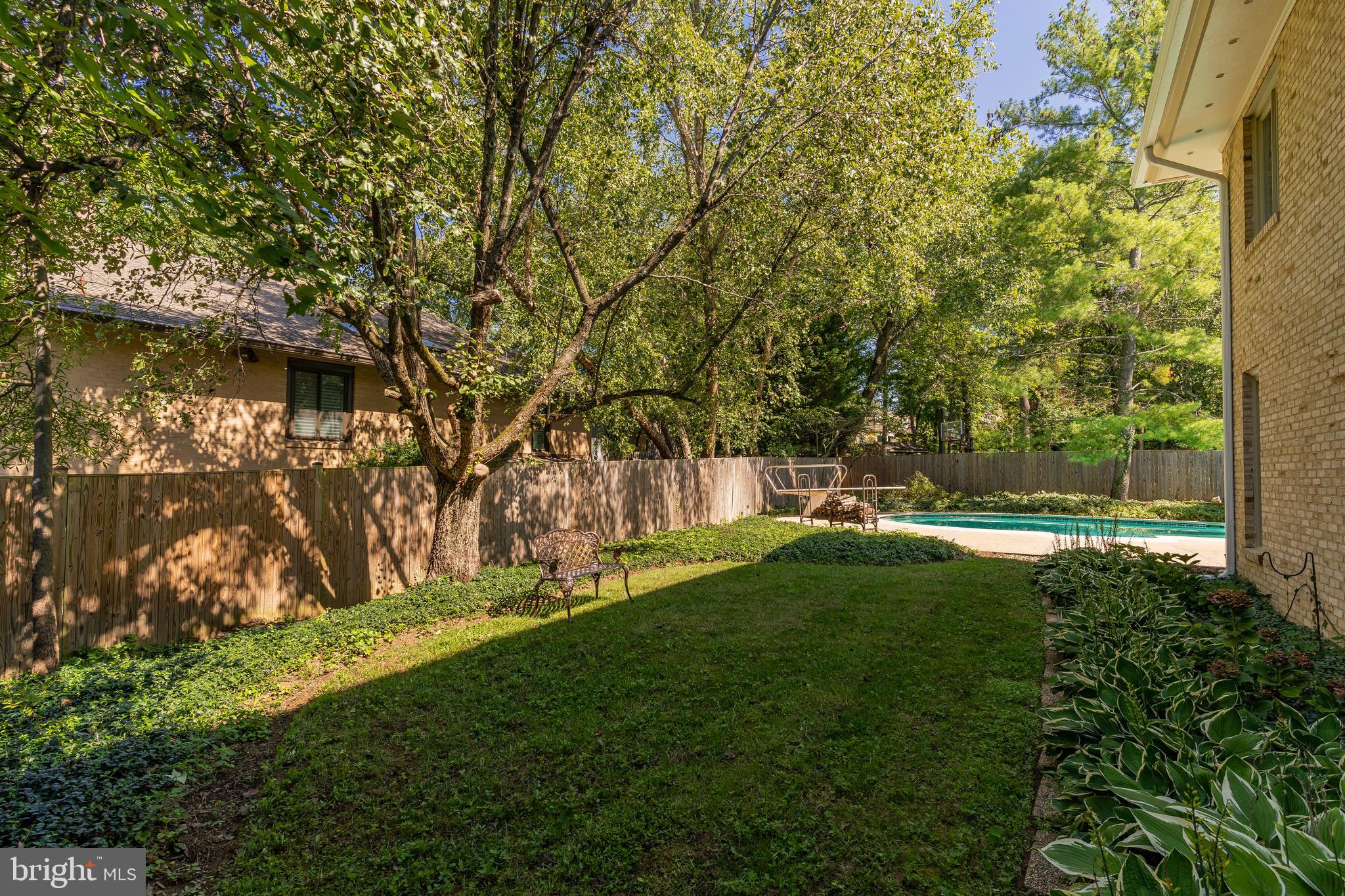 9901 Bluegrass Road Potomac, MD 20854 - Photo 27 of 29 Garden