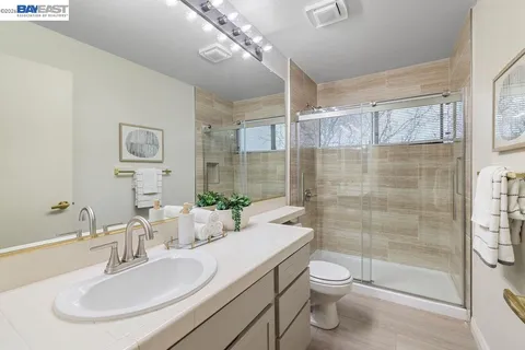 $1,049,000 | 711 Lakemont Place, Unit 4, San Ramon, CA 94582