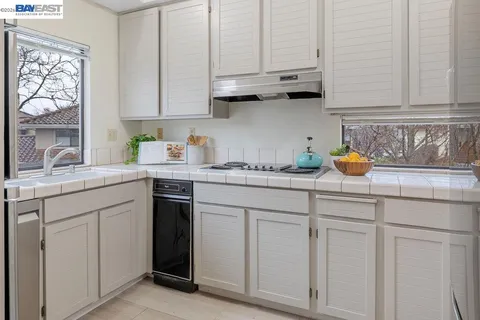 $1,049,000 | 711 Lakemont Place, Unit 4, San Ramon, CA 94582