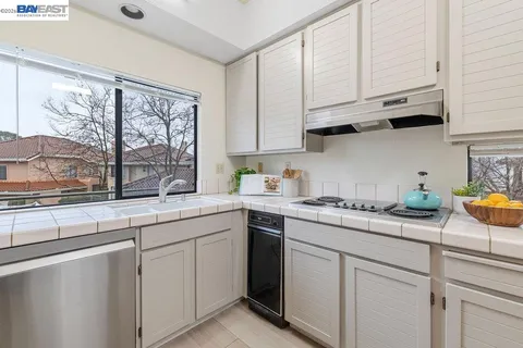 $1,049,000 | 711 Lakemont Place, Unit 4, San Ramon, CA 94582