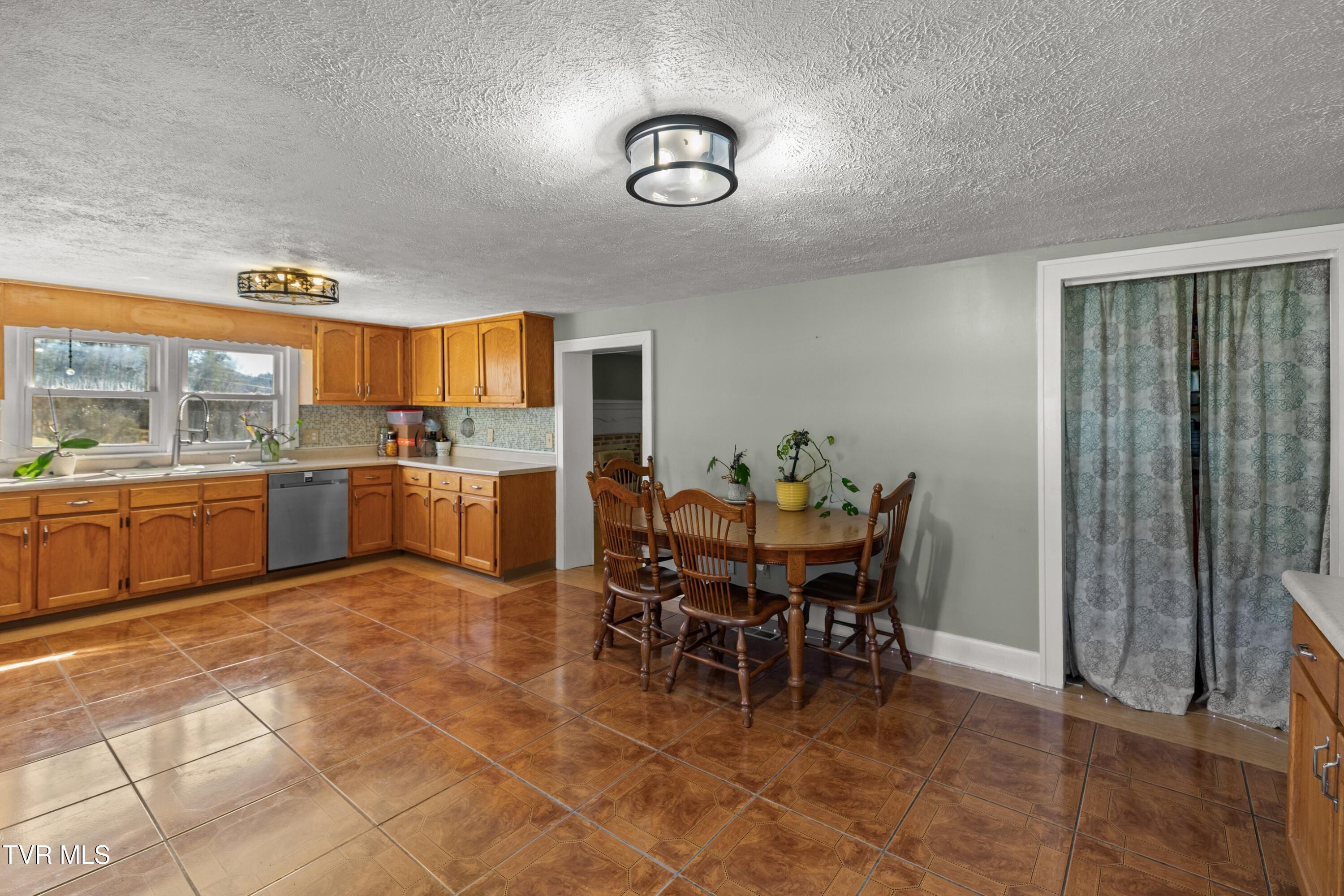 634 New Salem Road Rogersville, TN 37857 - Photo 4 of 48 012-634NewSalemRoad-Rogersville-TN-37857