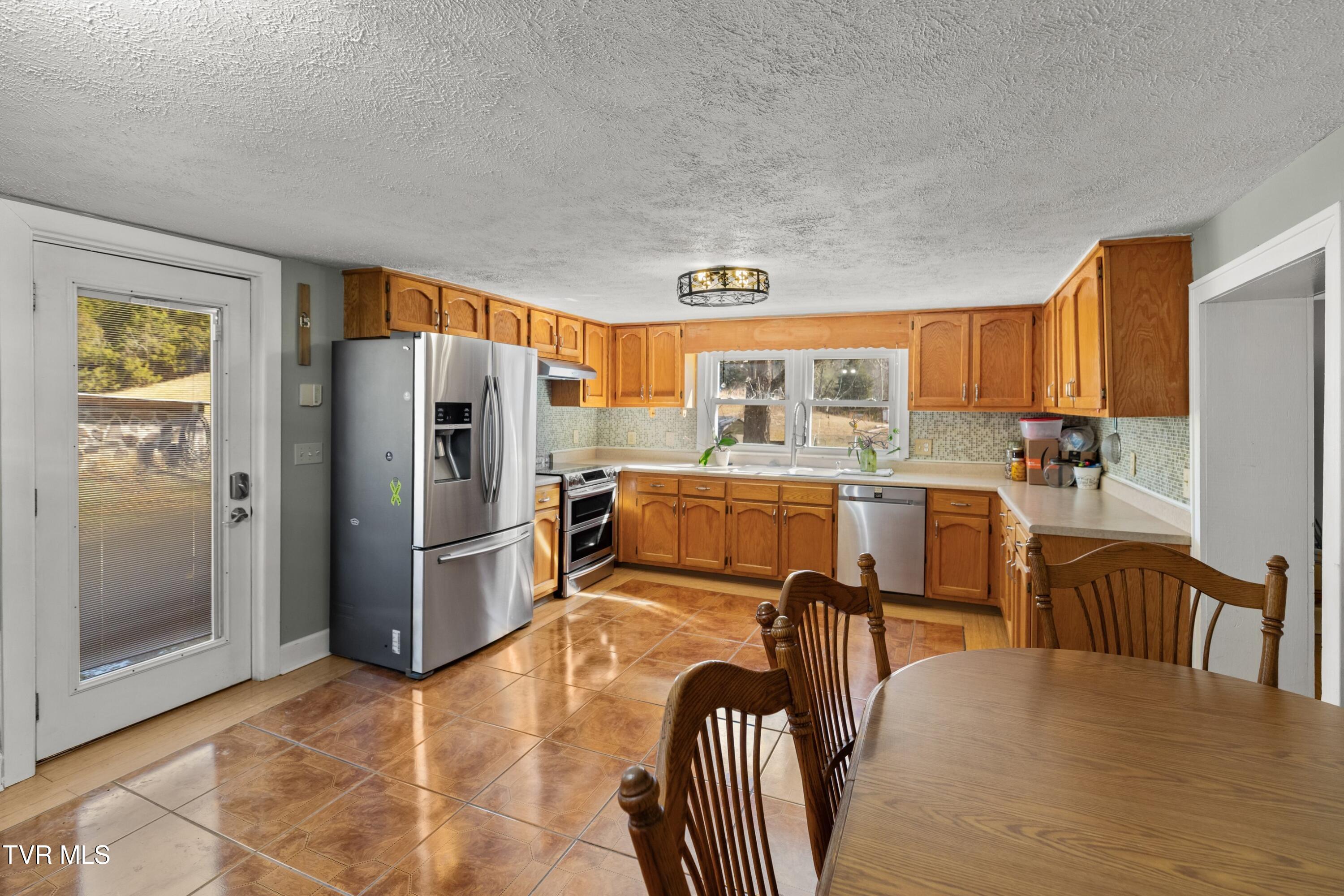 634 New Salem Road Rogersville, TN 37857 - Photo 6 of 48 011-634NewSalemRoad-Rogersville-TN-37857