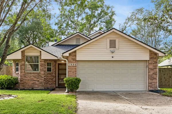 $319,500 | 1054 Margate Drive, Pearland, TX 77584
