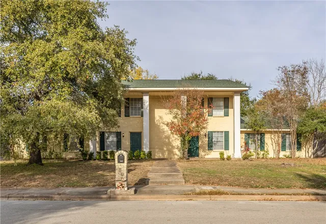 $2,800 | 1805 Briar Oaks Drive, Unit B, Bryan, TX 77802