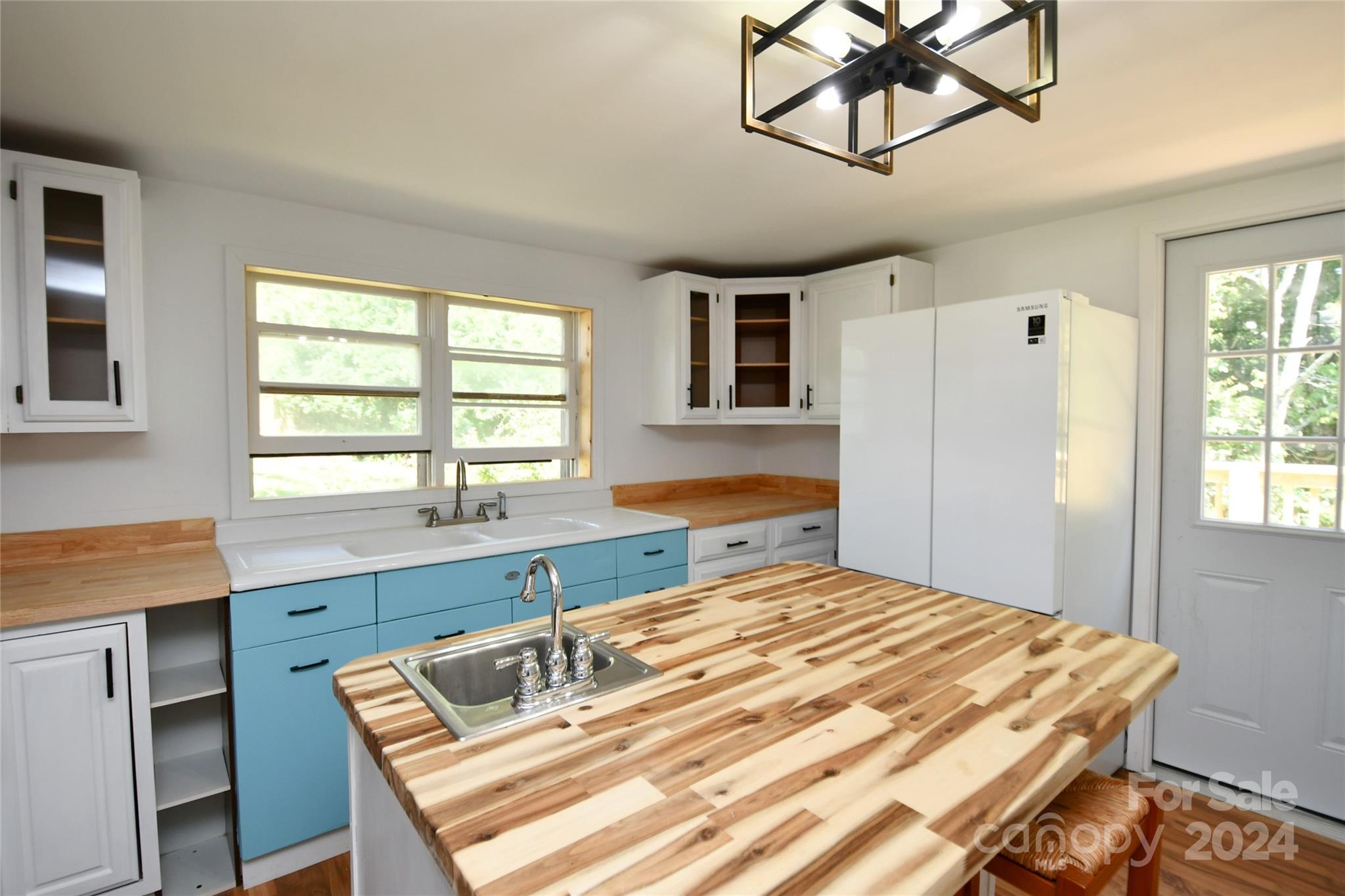 149 Phillips Road Spruce Pine, NC 28777 - Photo 11 of 37 Gallery Image 11