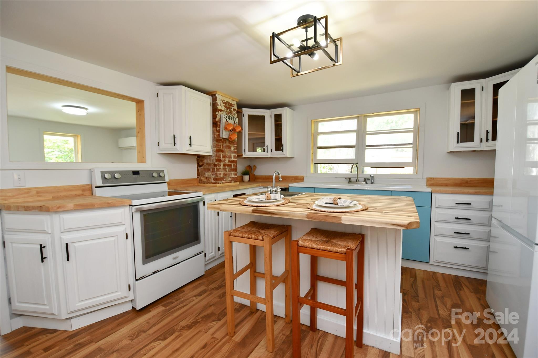 149 Phillips Road Spruce Pine, NC 28777 - Photo 2 of 37 Gallery Image 2