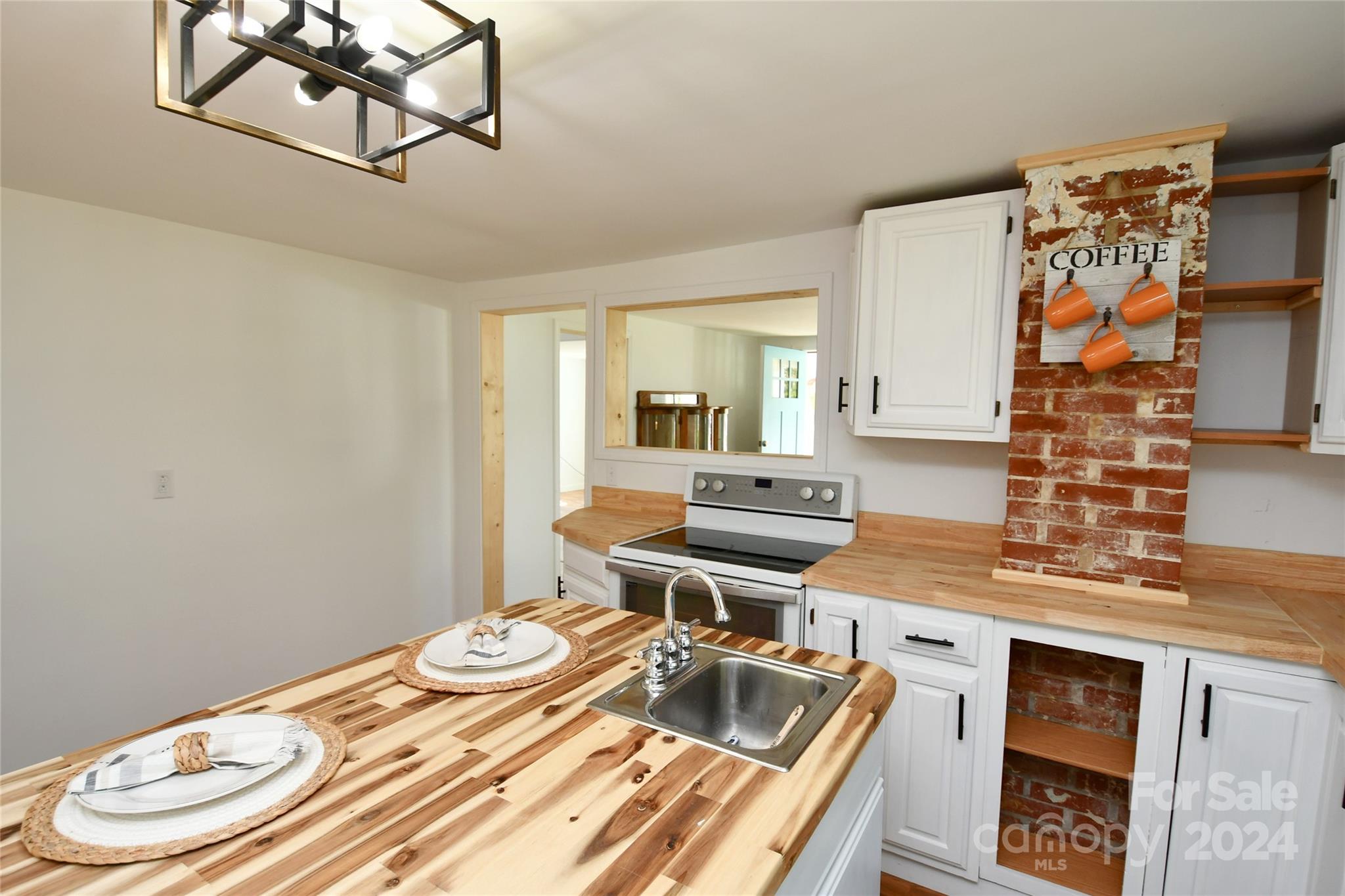 149 Phillips Road Spruce Pine, NC 28777 - Photo 3 of 37 Gallery Image 3