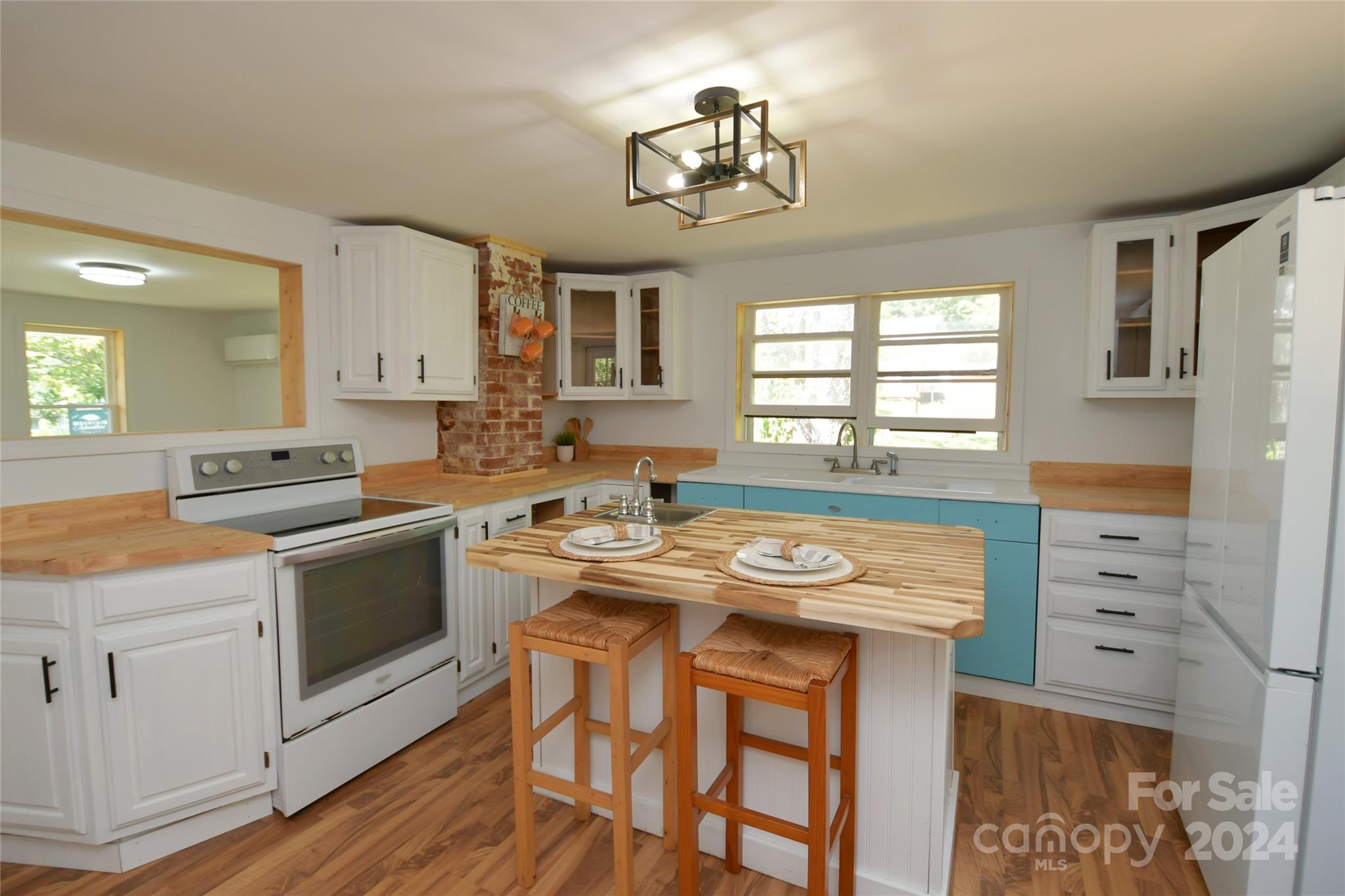 149 Phillips Road Spruce Pine, NC 28777 - Photo 4 of 37 Gallery Image 4