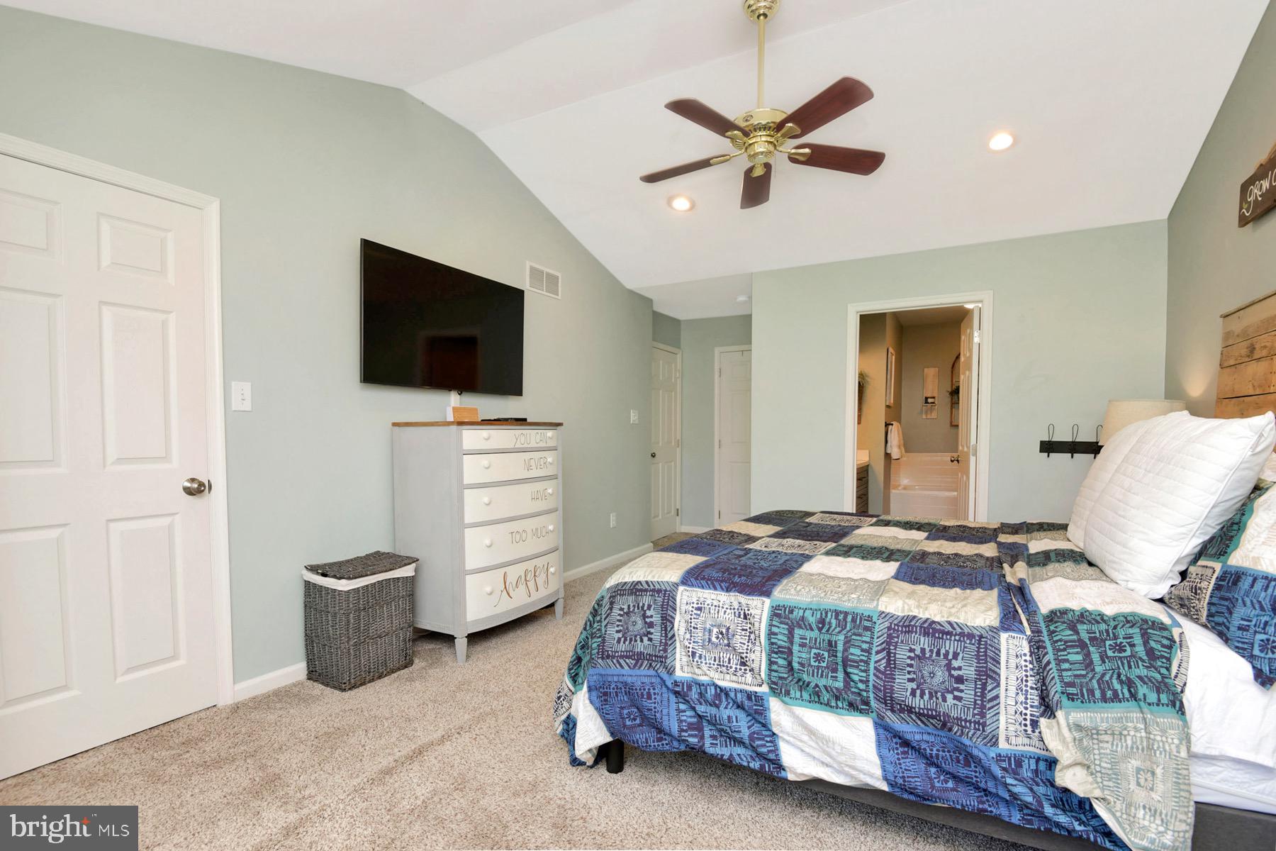 127 Threadleaf Terrace Burlington, NJ 08016 - Photo 19 of 29 Spacious Primary Bedroom