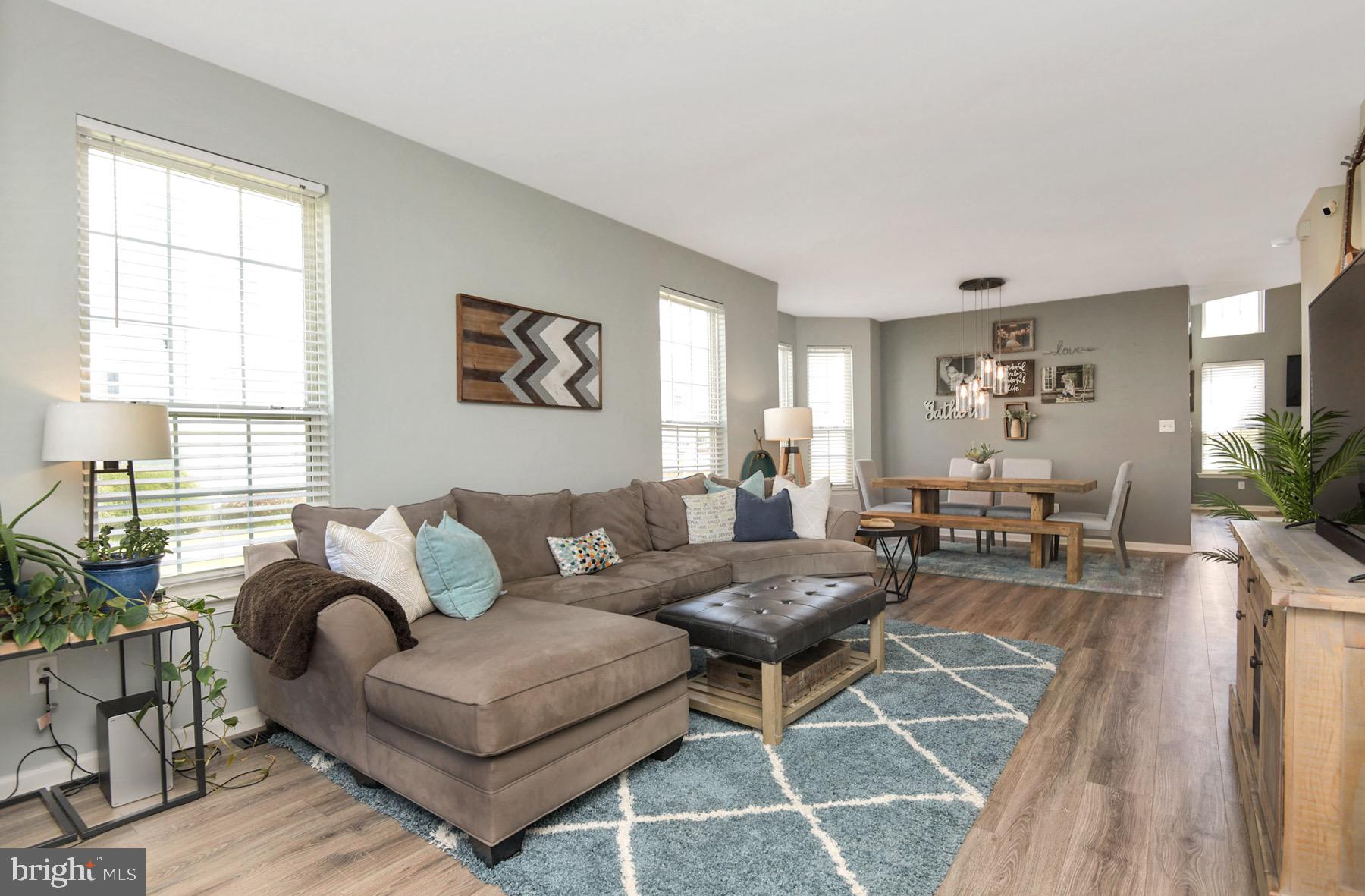 127 Threadleaf Terrace Burlington, NJ 08016 - Photo 3 of 29 Living Room