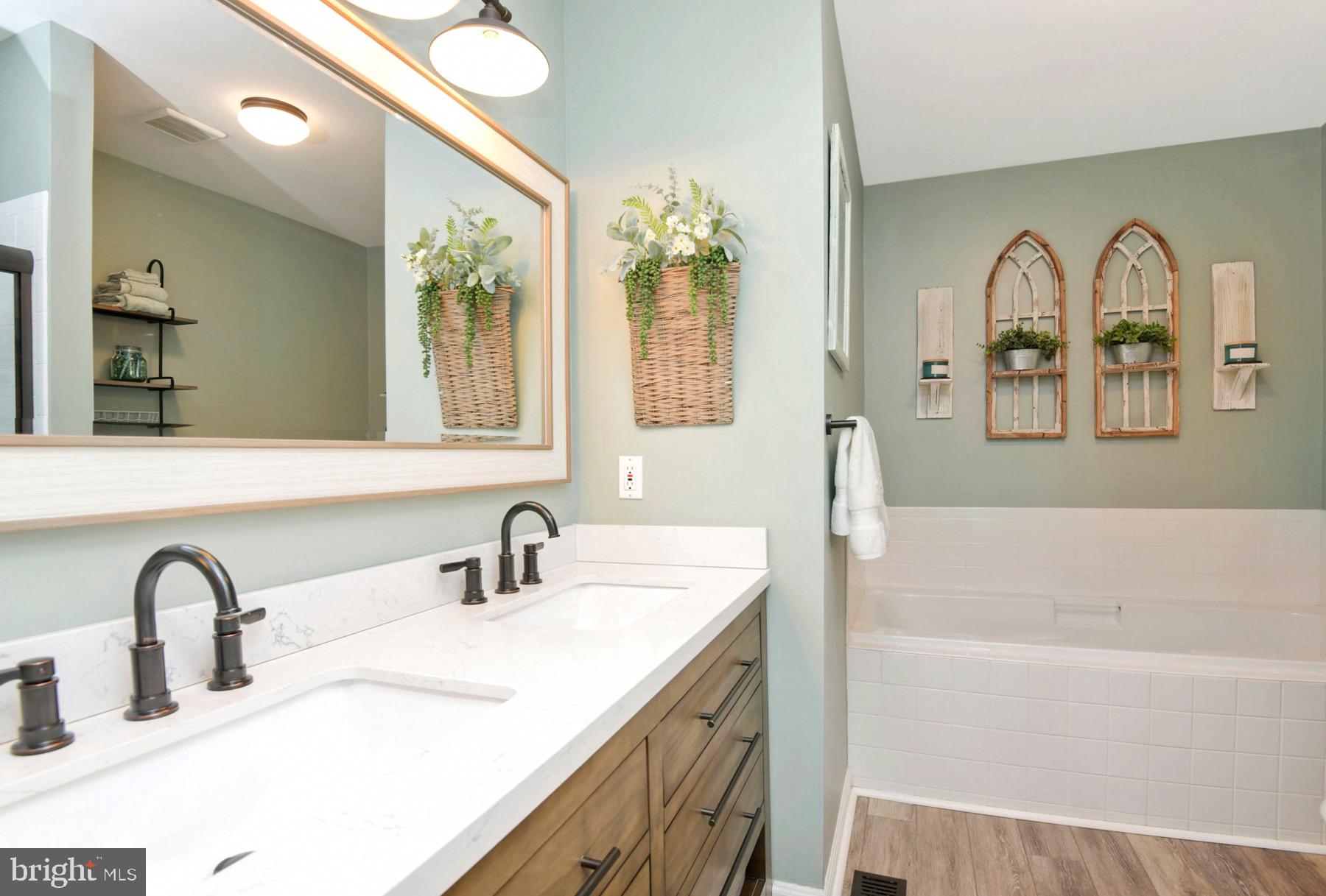 127 Threadleaf Terrace Burlington, NJ 08016 - Photo 21 of 29 Primary Bath