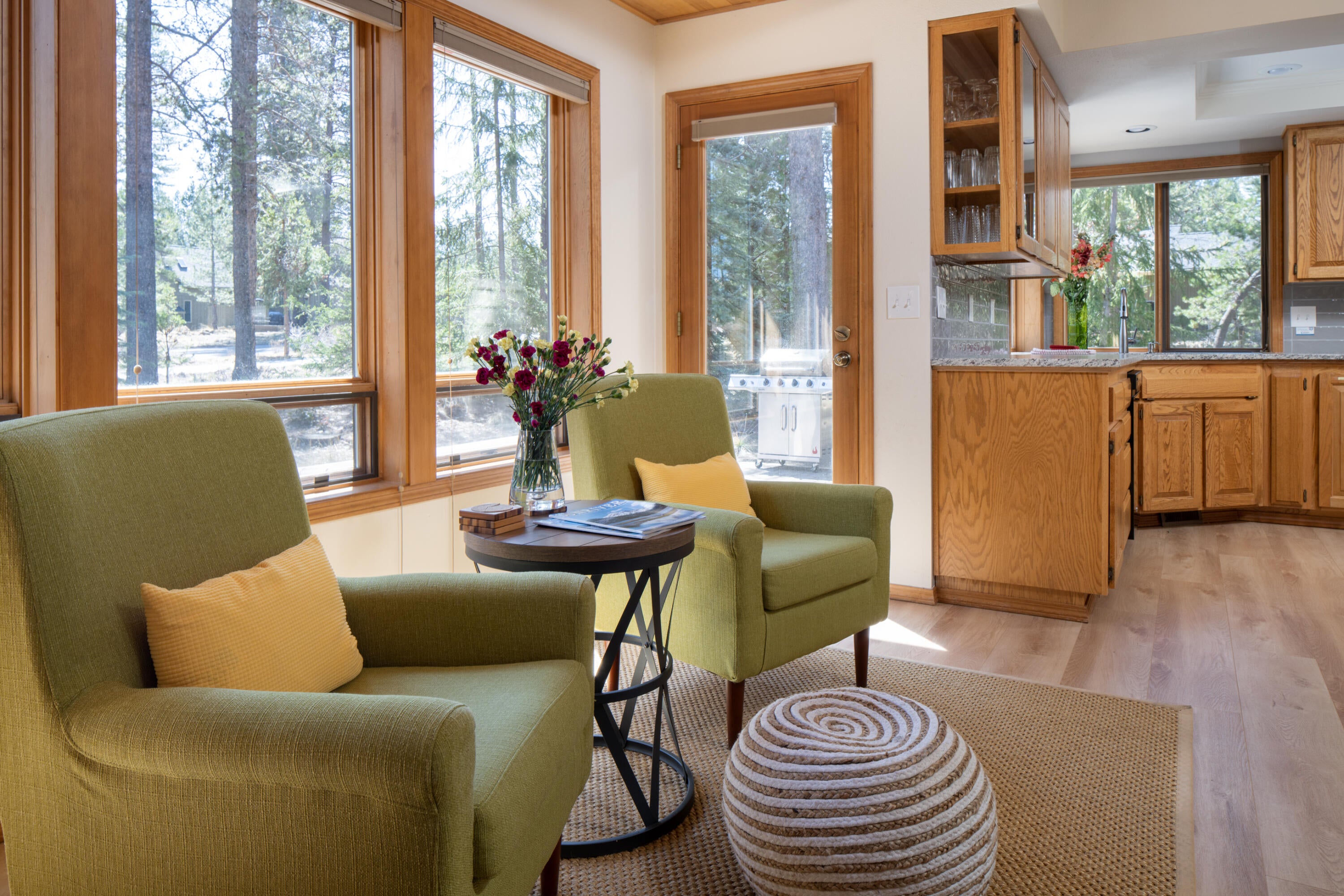 57720 Filbert Lane, Unit 1 Sunriver, OR 97707 - Photo 5 of 19 Sitting Area / Kitchen