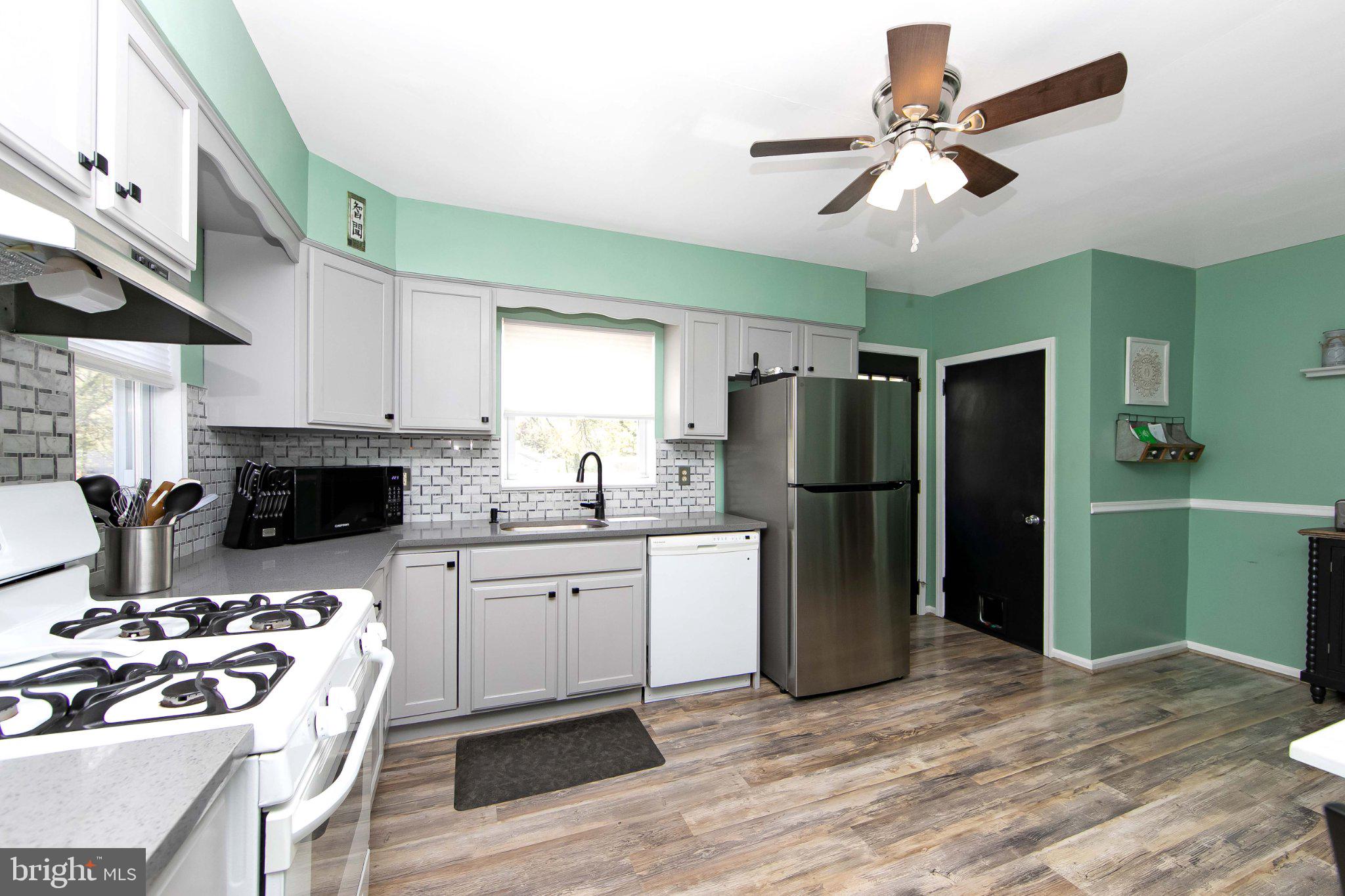 332 South Fellowship Road Maple Shade, NJ 08052 - Photo 10 of 39 Charming kitchen with modern flair.