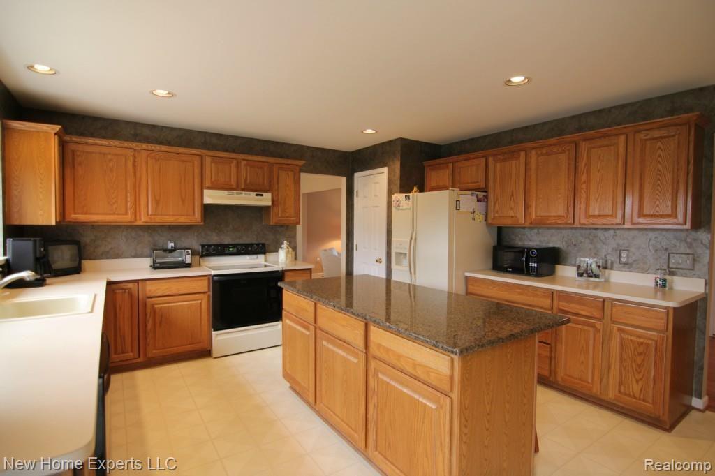 2723 Santia Road Troy, MI 48085 - Photo 10 of 47 IMG_0375.jpg
