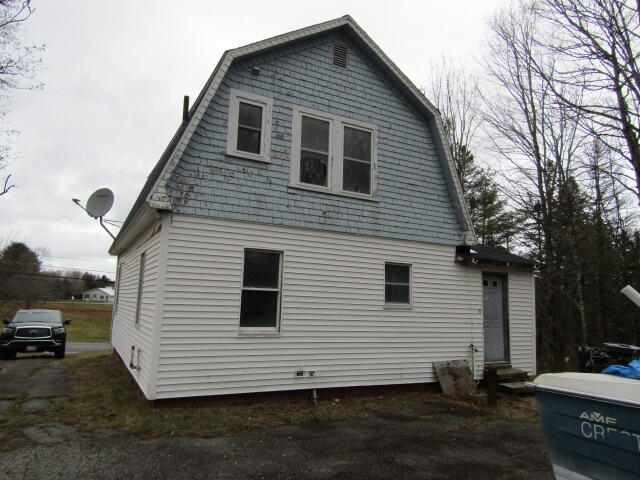 283 Main Street Sherman, ME 04776 - Photo 5 of 23 IMG_1310