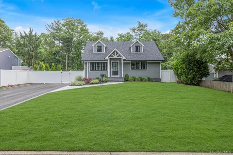 $800,000 | 31 Apple Lane, Commack, NY 11725