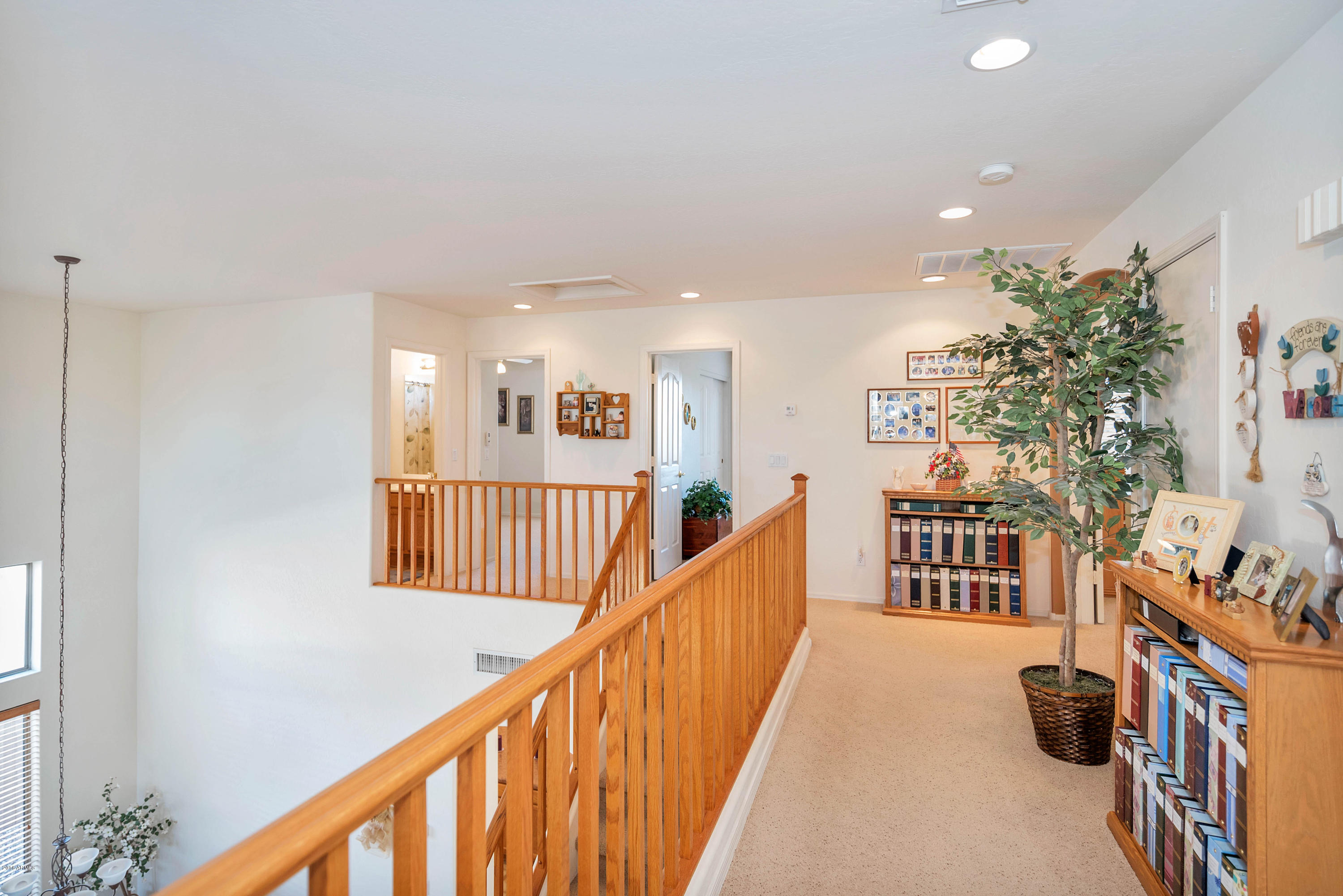 2557 South Martingale Road Gilbert, AZ 85295 - Photo 18 of 35 Banister