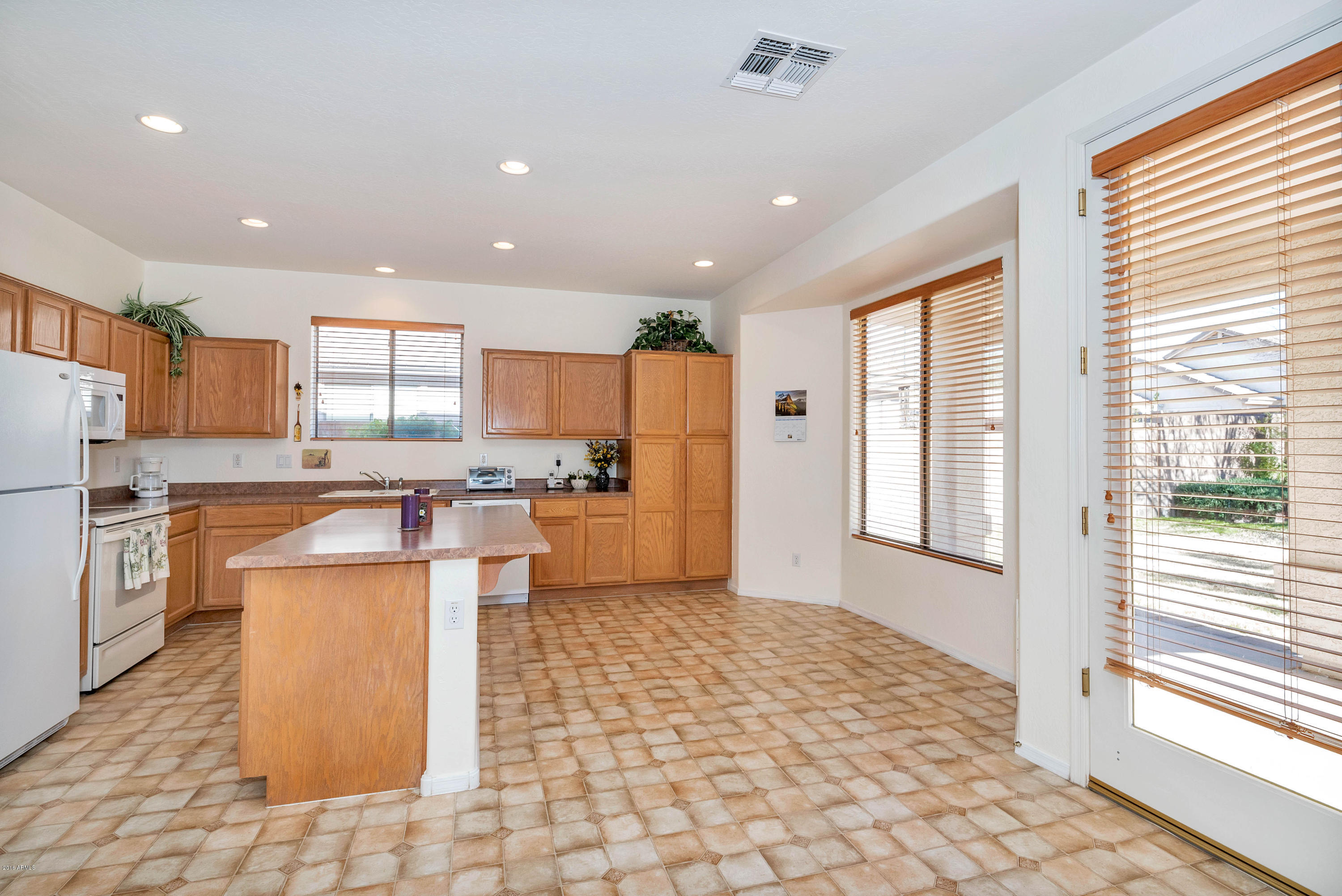 2557 South Martingale Road Gilbert, AZ 85295 - Photo 6 of 35 Kitchen