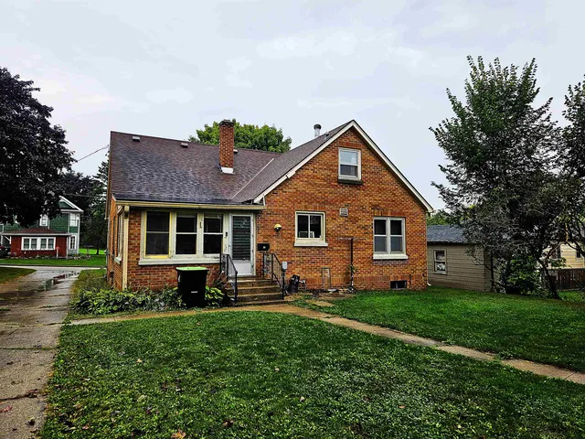 $239,900 | 416 South Margaret Street, Markesan, WI 53946