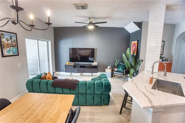$2,895 | 671 Vallance Way Northeast, St. Petersburg, FL 33716